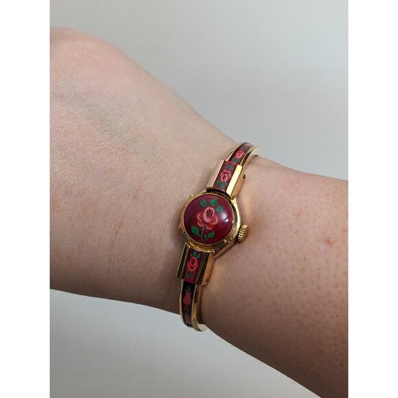 Vintage Chandler Manual Wind Gold Tone Red Floral Enamel Peek a boo Watch - Picture 1 of 8